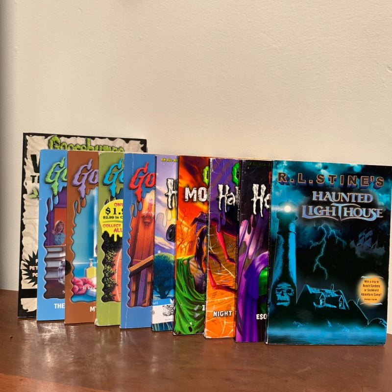 Assortment of Goosebumps and R L Stine horror books 