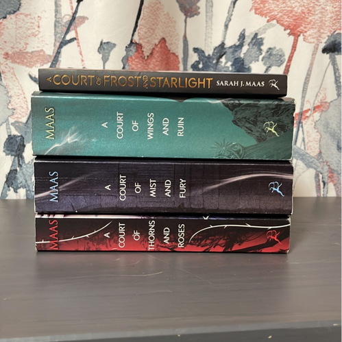 A Court of Thorns and Roses set OOP