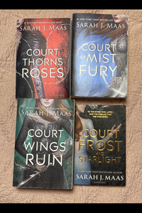 A Court of Thorns and Roses set OOP