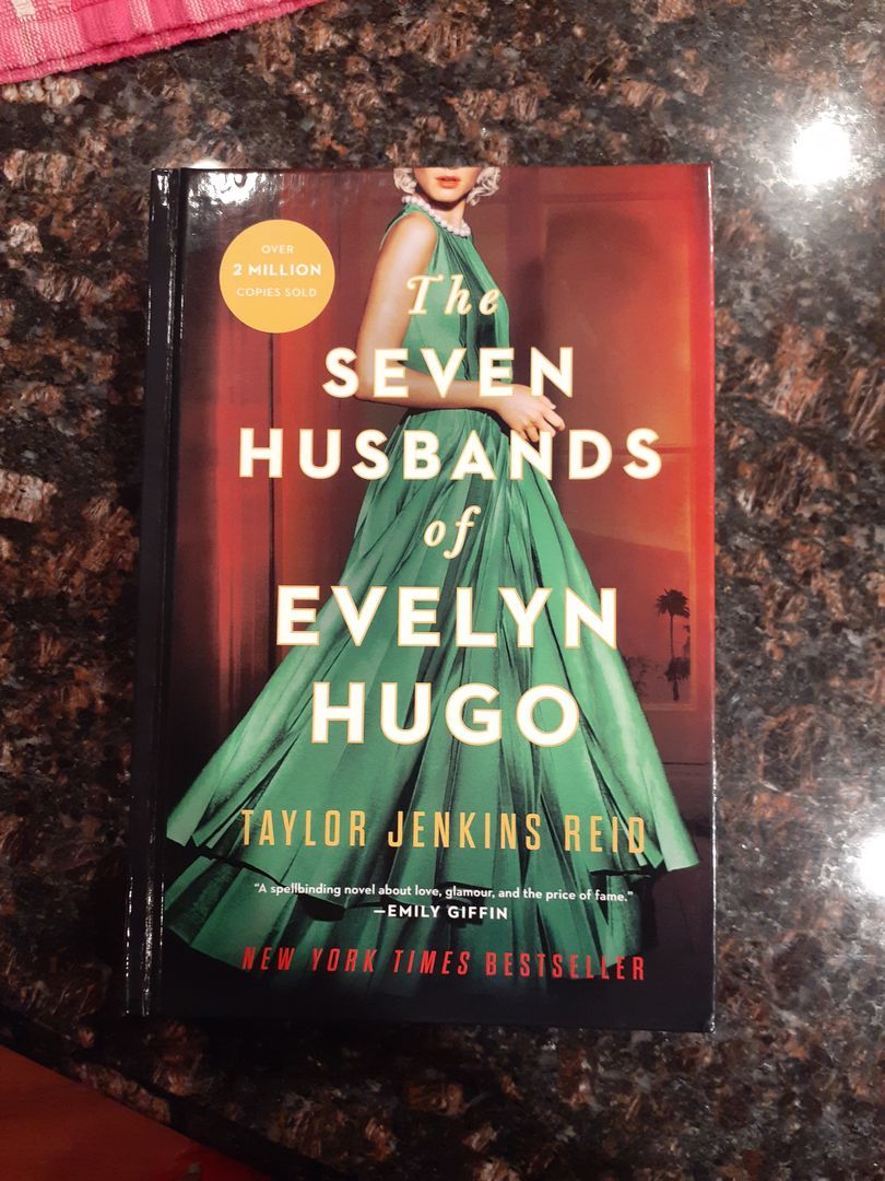 The Seven Husbands of Evelyn Hugo (Large Print)