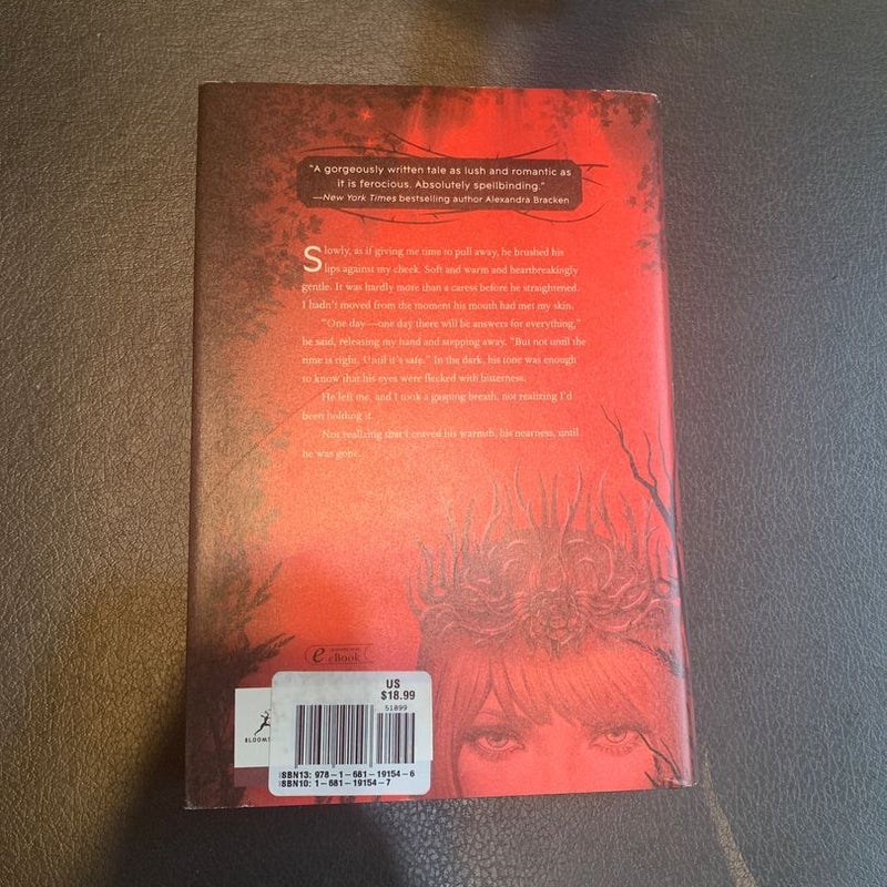 A Court of Thorns and Roses (signed first edition original cover)