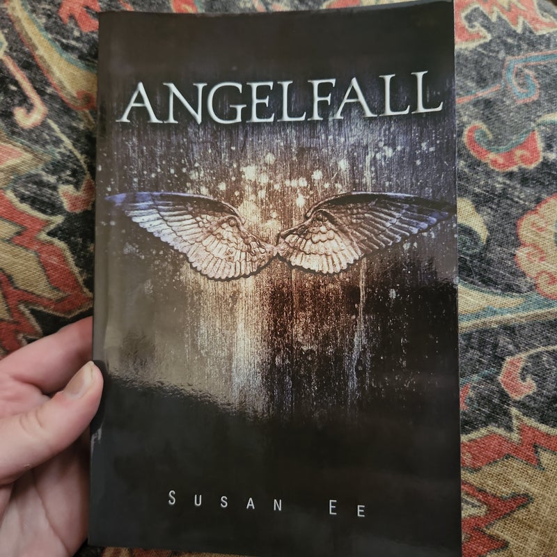 Angelfall (Book 1) 