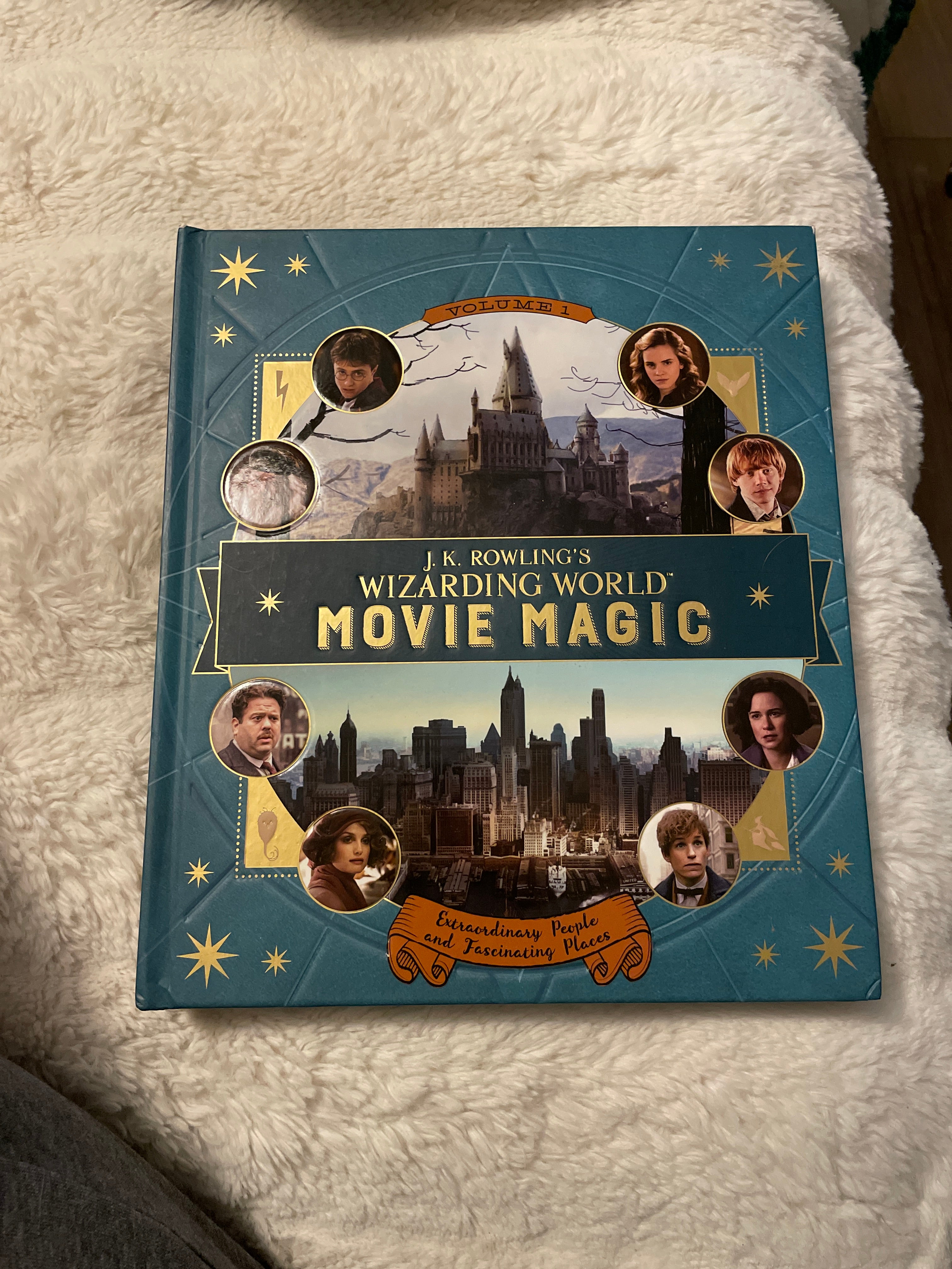 J. K. Rowling's Wizarding World: Movie Magic Volume One: Extraordinary People and Fascinating Places