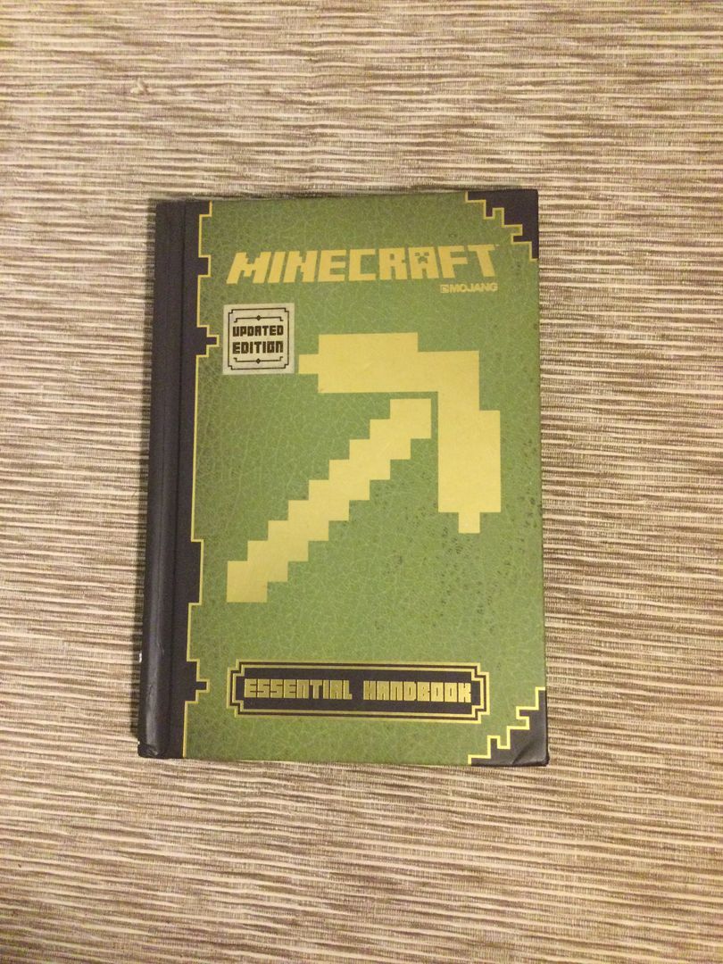 Minecraft: Essential Handbook (Updated Edition)