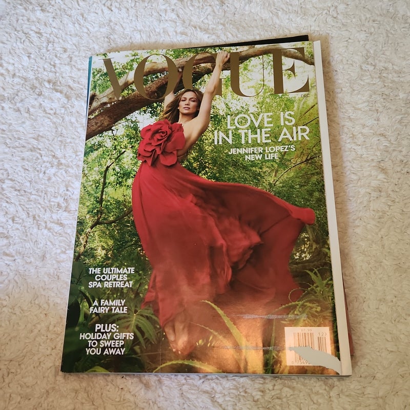 Vogue December 2022 Magazine by Vogue, Paperback | Pangobooks