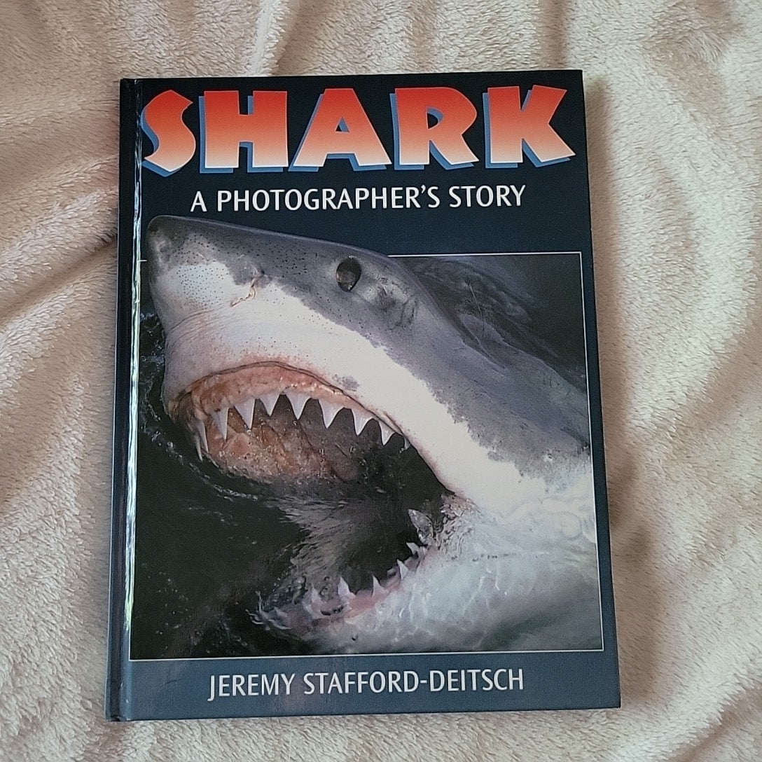 Shark　by　Jeremy　Stafford-Deitsch,　Hardcover　Pangobooks
