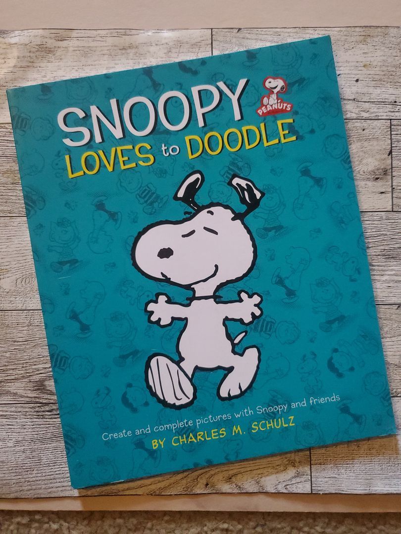 Peanuts: Snoopy Loves to Doodle