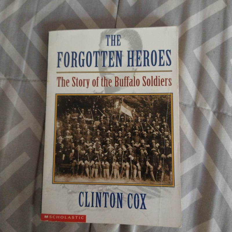 The Heroes by Clinton Cox, Paperback Pangobooks