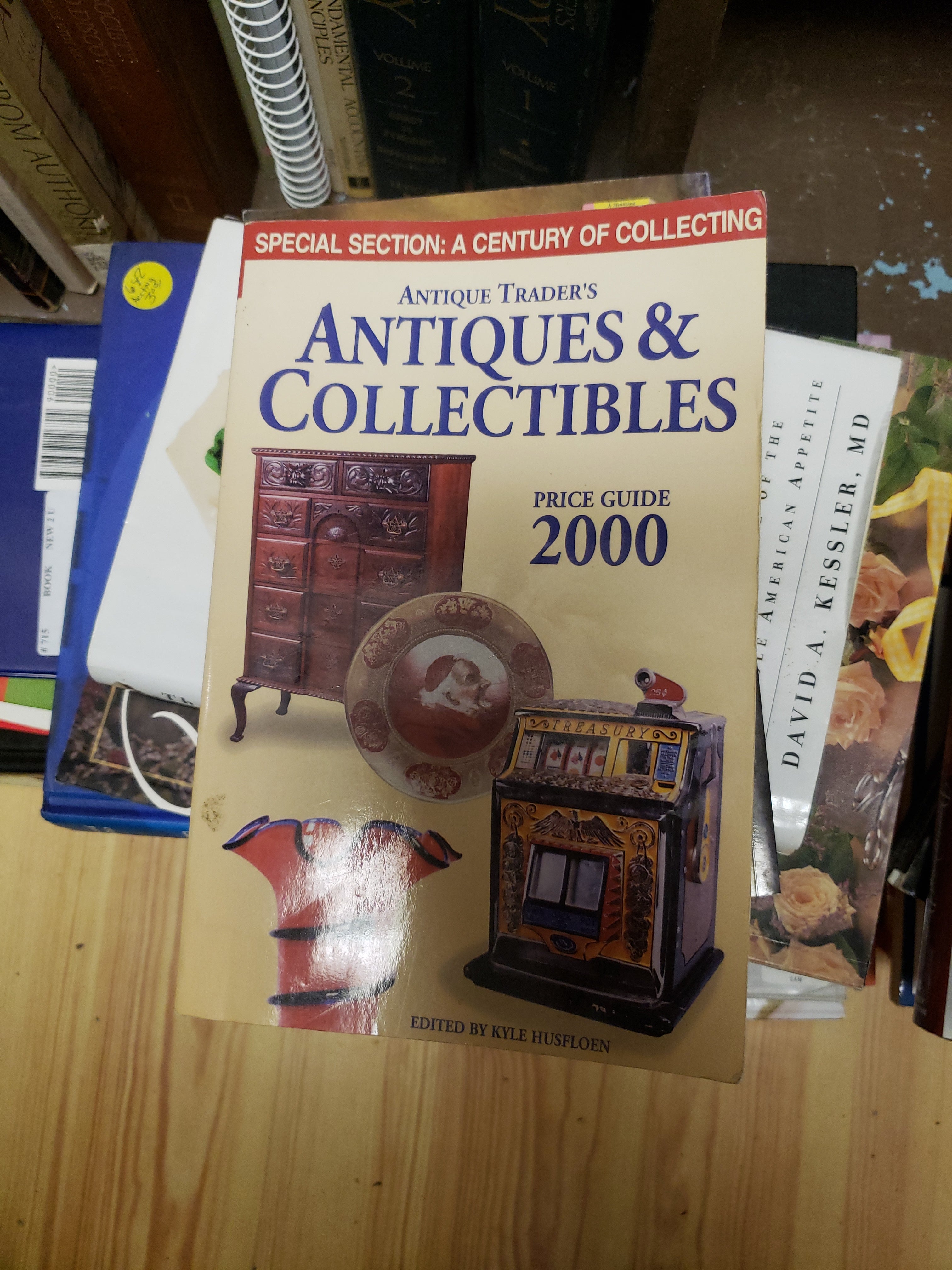 The Antique Trader's Antiques and Collectibles Price Guide 2000