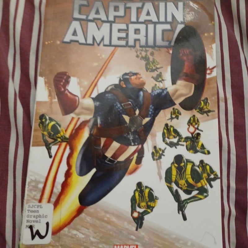 Captain America by Ed Brubaker - Volume 4