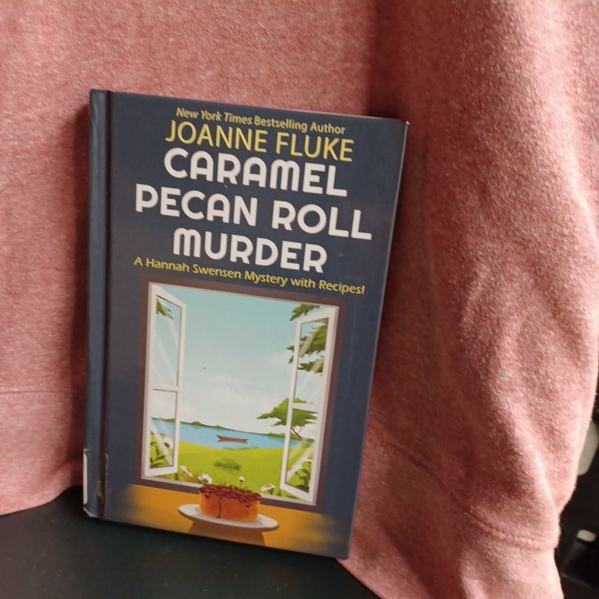Caramel Pecan Roll Murder by Joanne Fluke