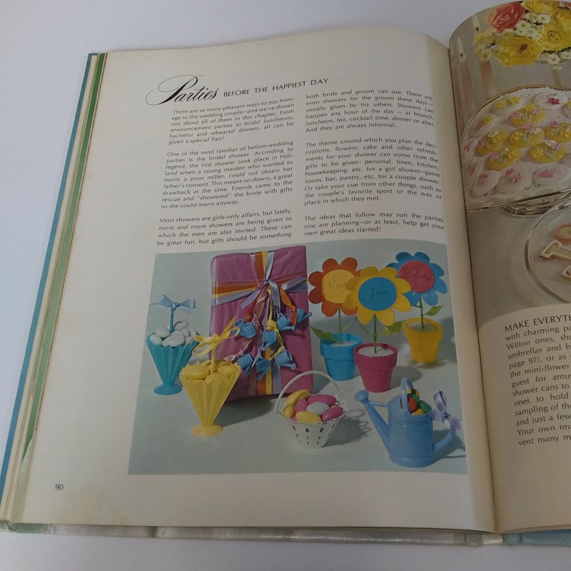The Wilton Book of Wedding Cakes