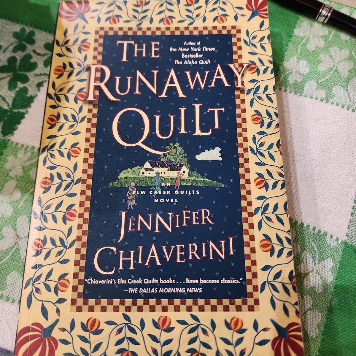The Runaway Quilt by Jennifer Chiaverini, Paperback Pangobooks