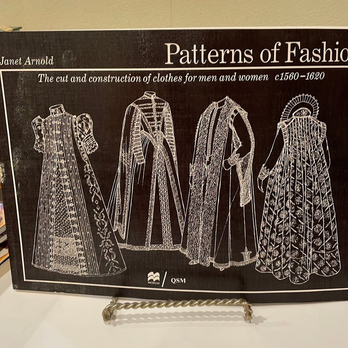 Patterns of Fashion, 1560-1620 by Janet Arnold | Pango Books