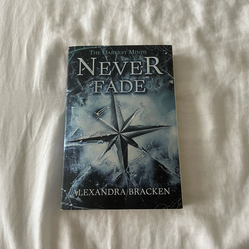 Never Fade (a Darkest Minds Novel)