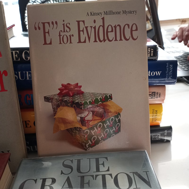 Sue Grafton Lot