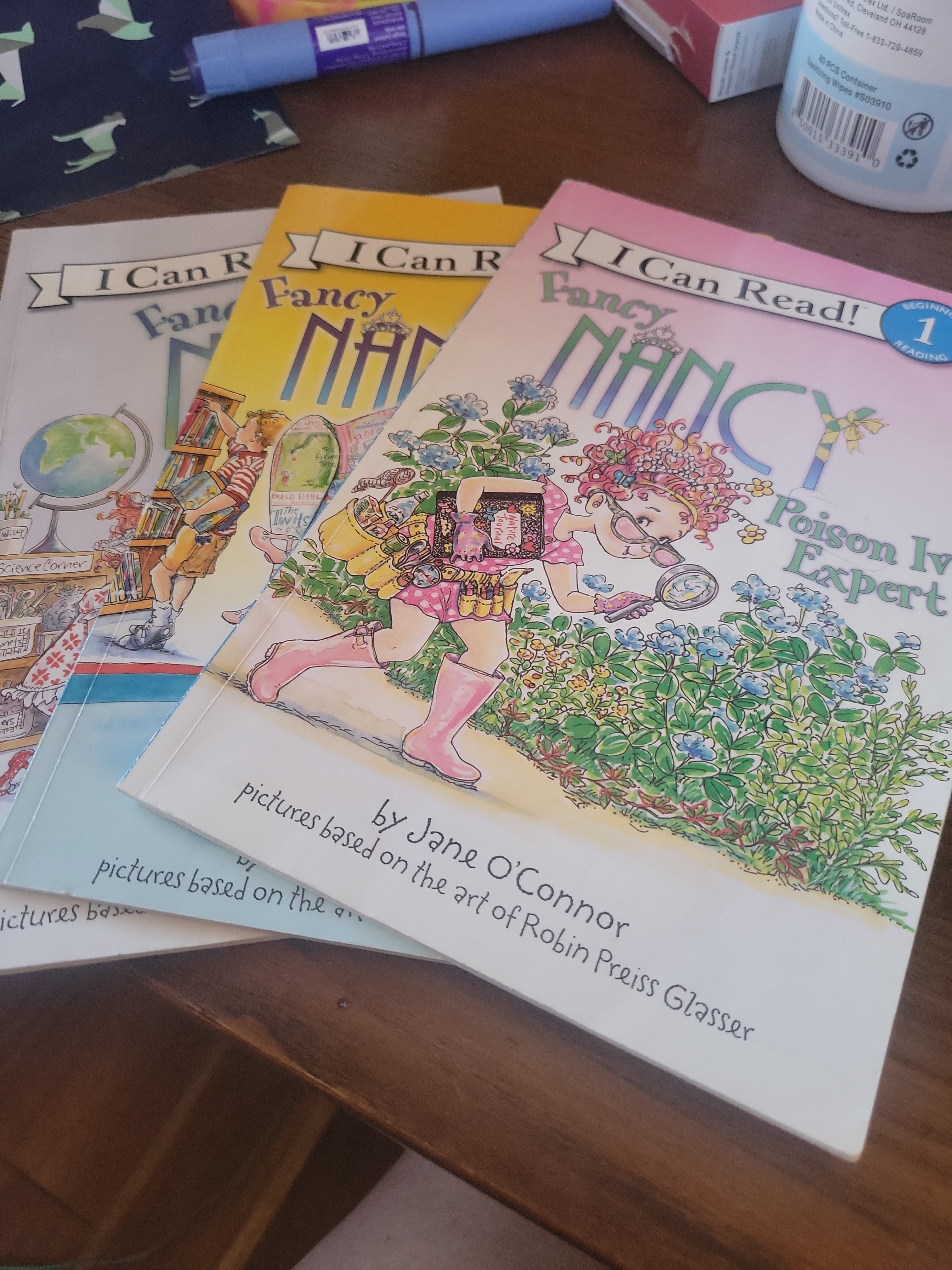 Fancy Nancy: the Dazzling Book Report