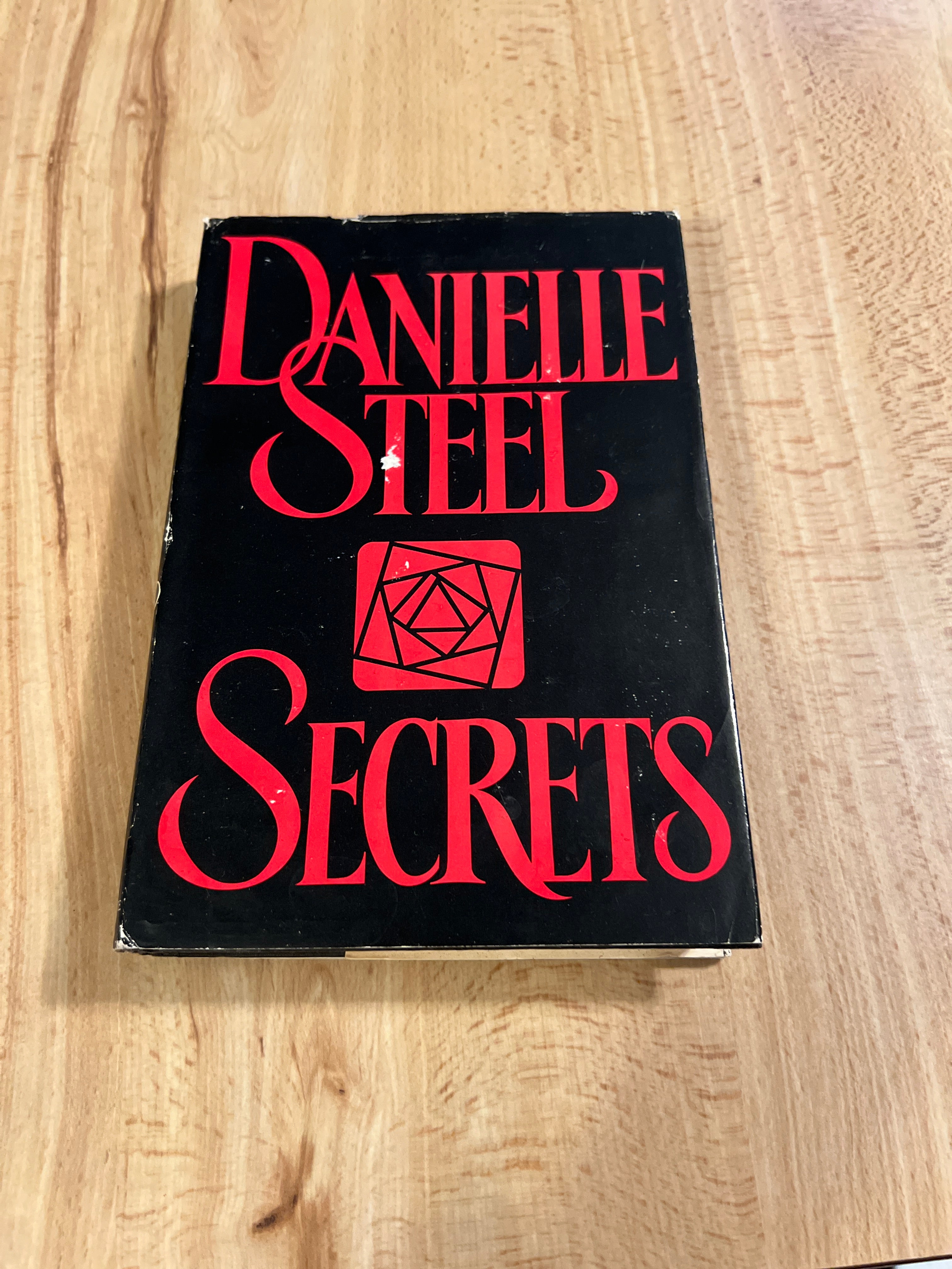 Secrets By Danielle Steel, Hardcover | Pangobooks