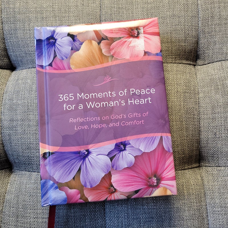 365 Moments of Peace for a Woman's Heart