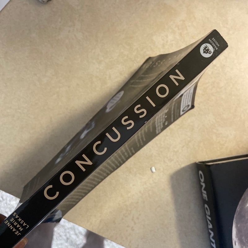 Concussion (Movie Tie-In Edition)