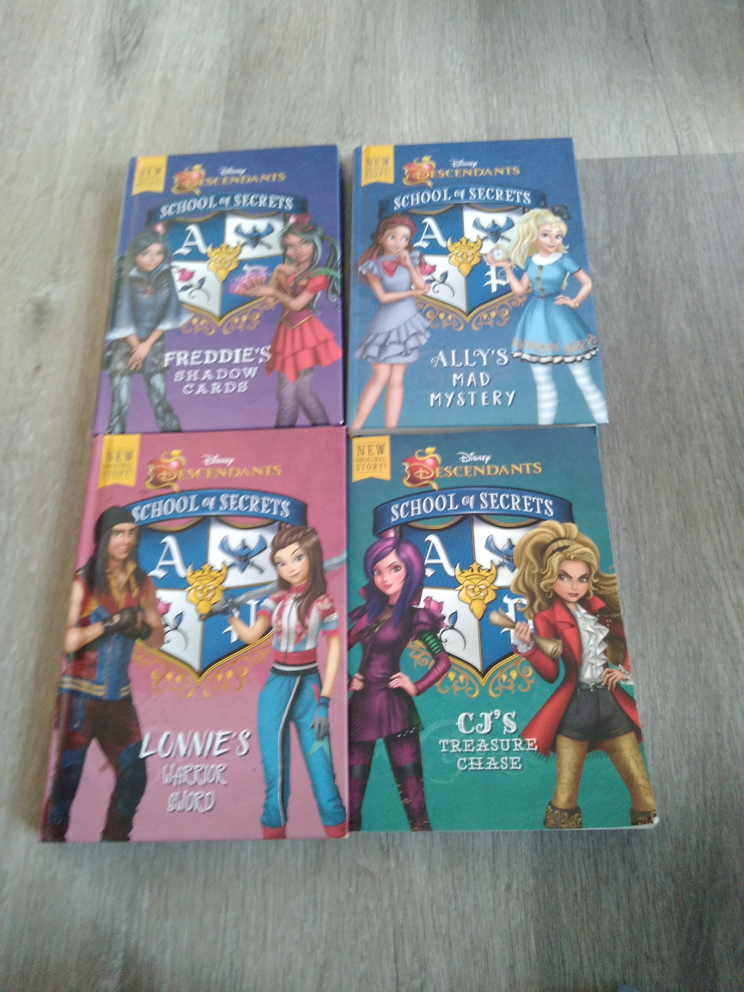 School of Secrets: Freddie's Shadow Cards (Disney Descendants)