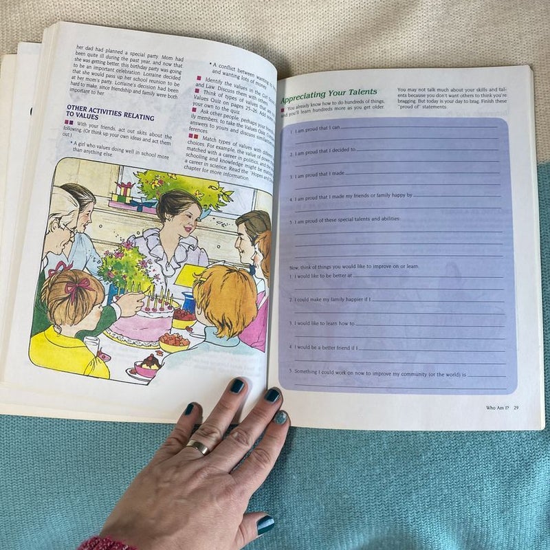 Junior Girl Scout Handbook 1986