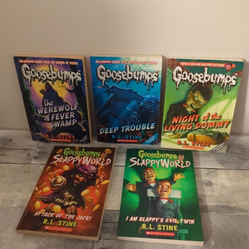 Lot Of 8 Goosebumps by R.L. Stine Paperback Chapter Books 