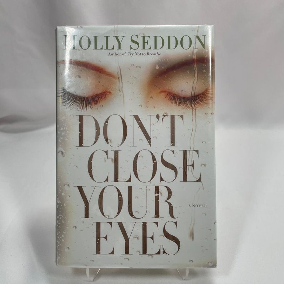 Don't Close Your Eyes by Holly Seddon