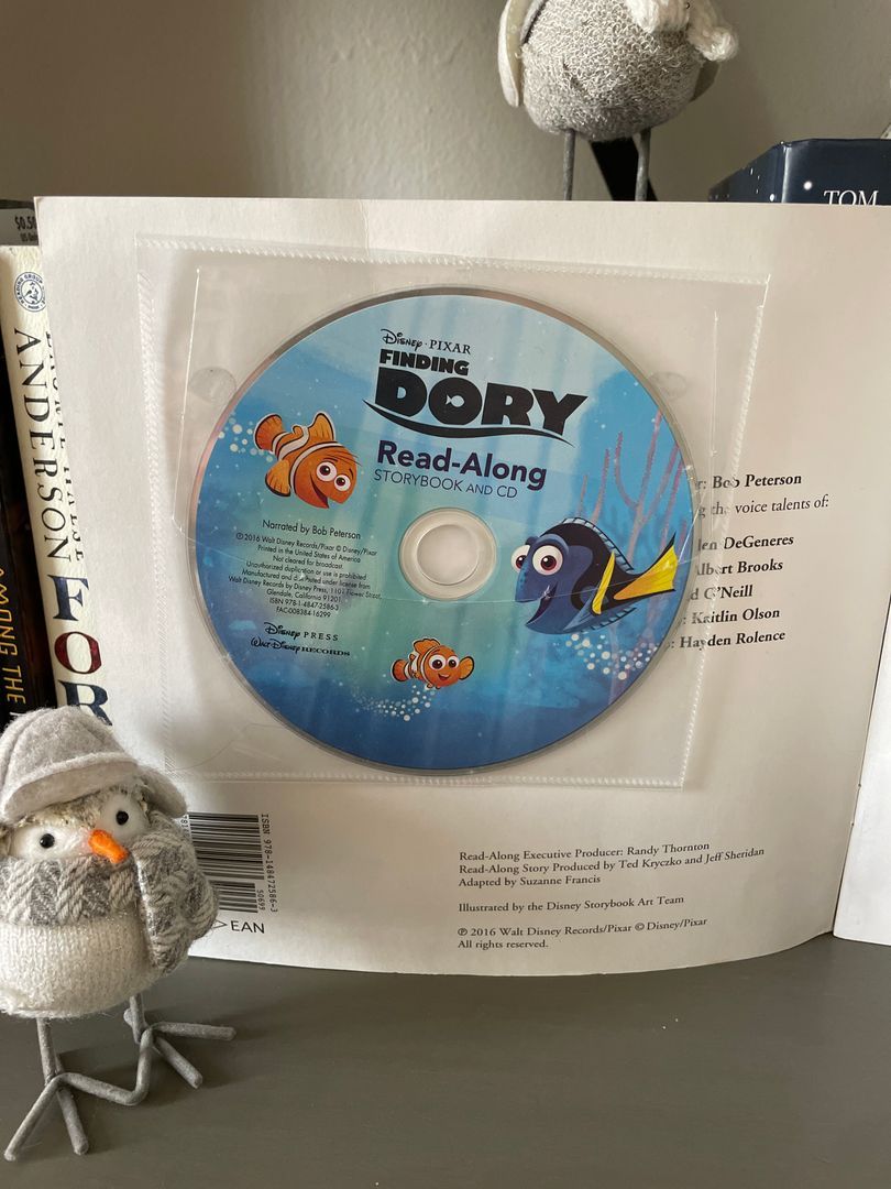 Finding Dory (Read-Along Storybook And CD)