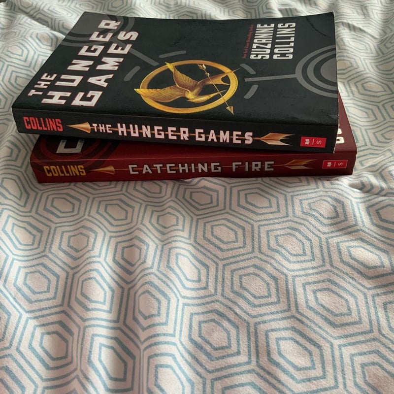 The Hunger Games & Catching Fire by Suzanne Collins, Paperback | Pangobooks