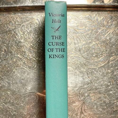 1973 The Curse of the Kings by Victoria Holt Hardcover w/ DJ VINTAGE 