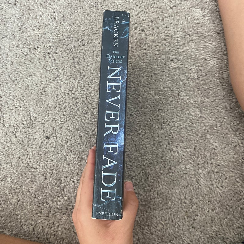 Never Fade (a Darkest Minds Novel)