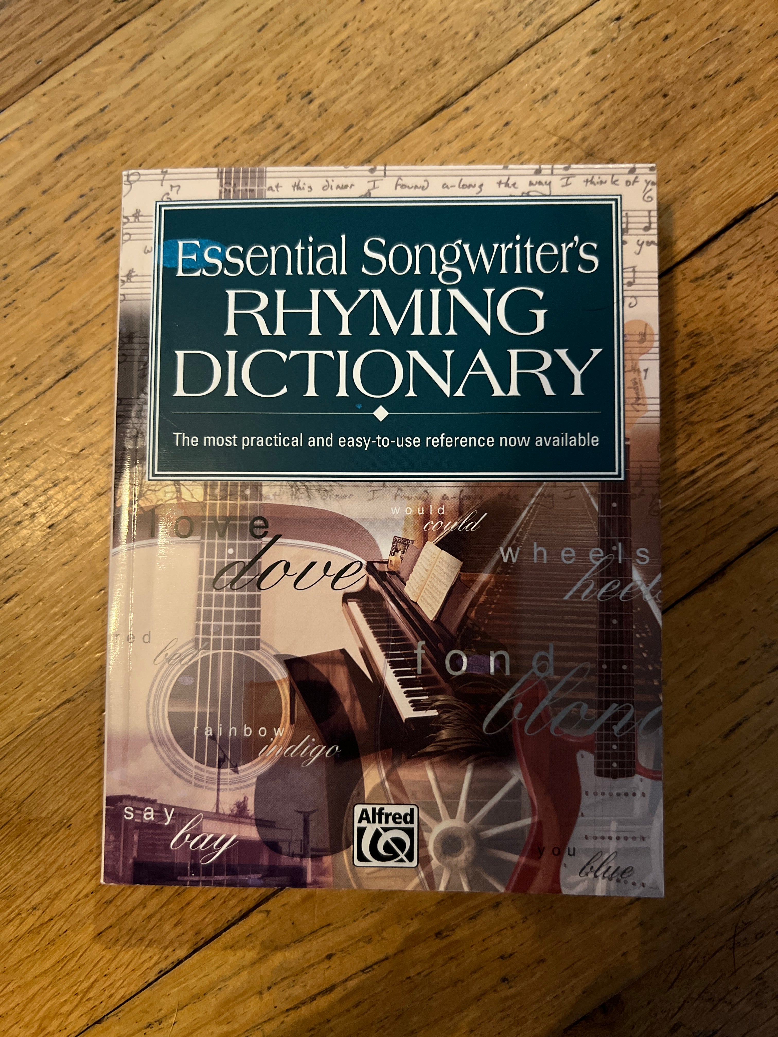 Essential Songwriter's Rhyming Dictionary