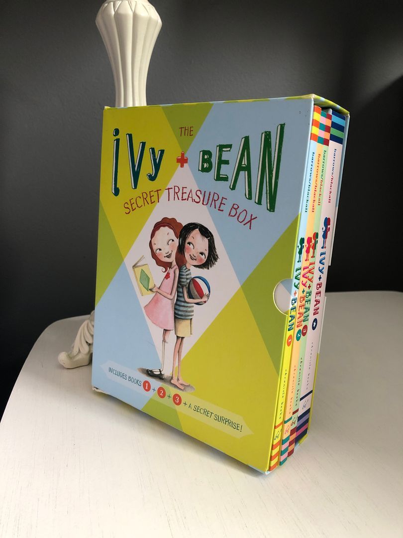 Ivy and Bean Secret Treasure Box (Books 1-3)