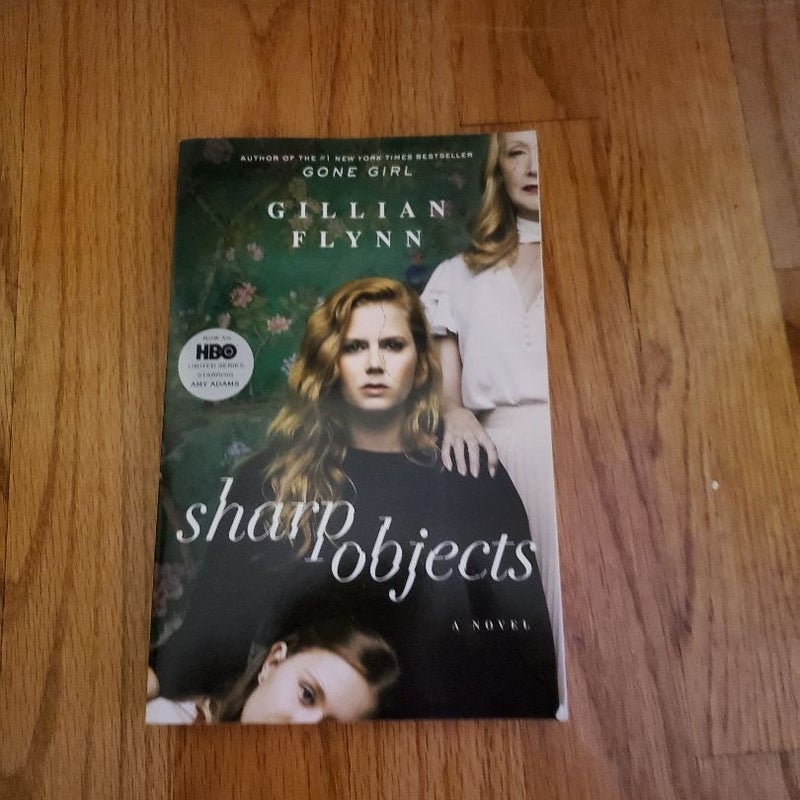 Sharp Objects (Movie Tie-In)