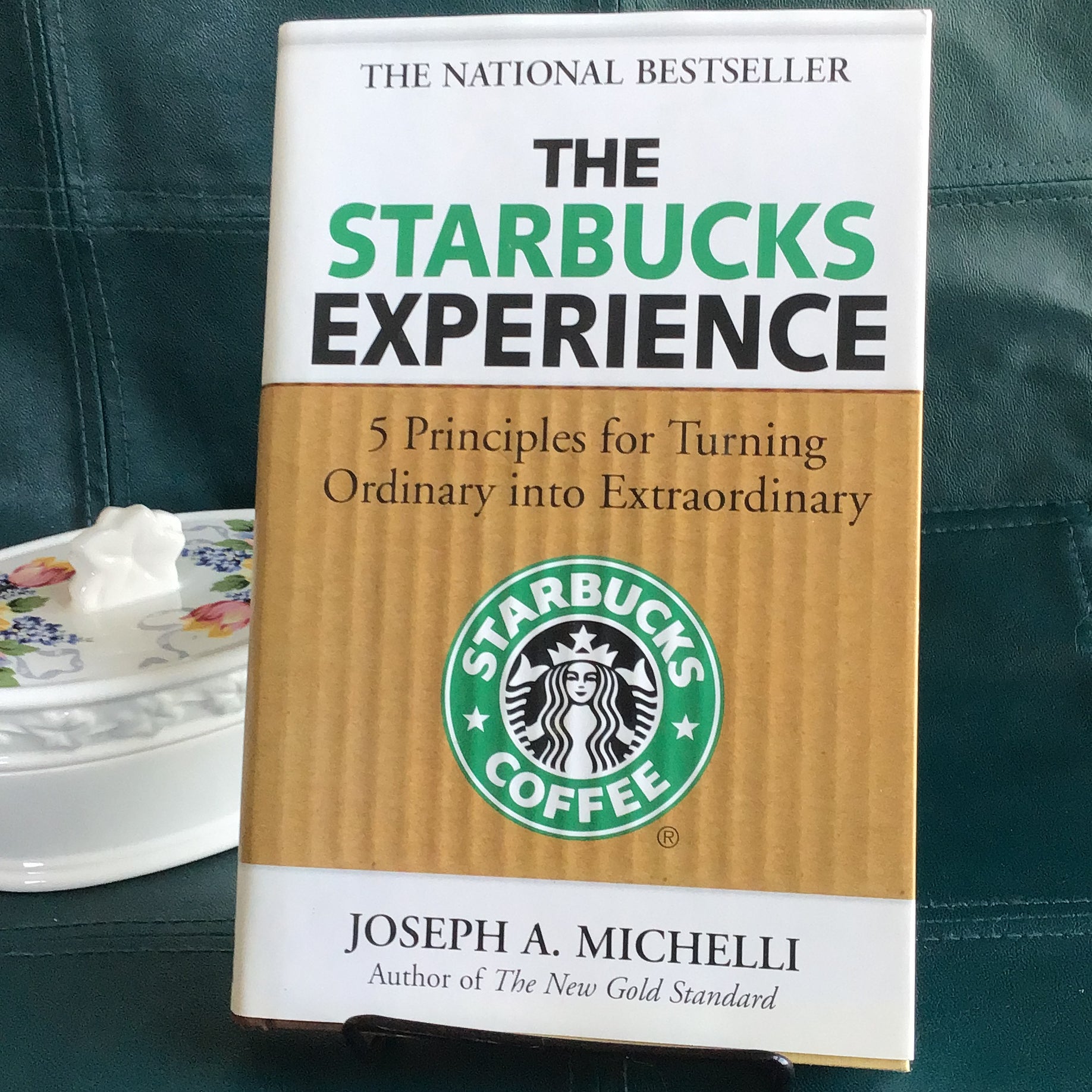 The Starbucks Experience: 5 Principles for Turning Ordinary into Extraordinary