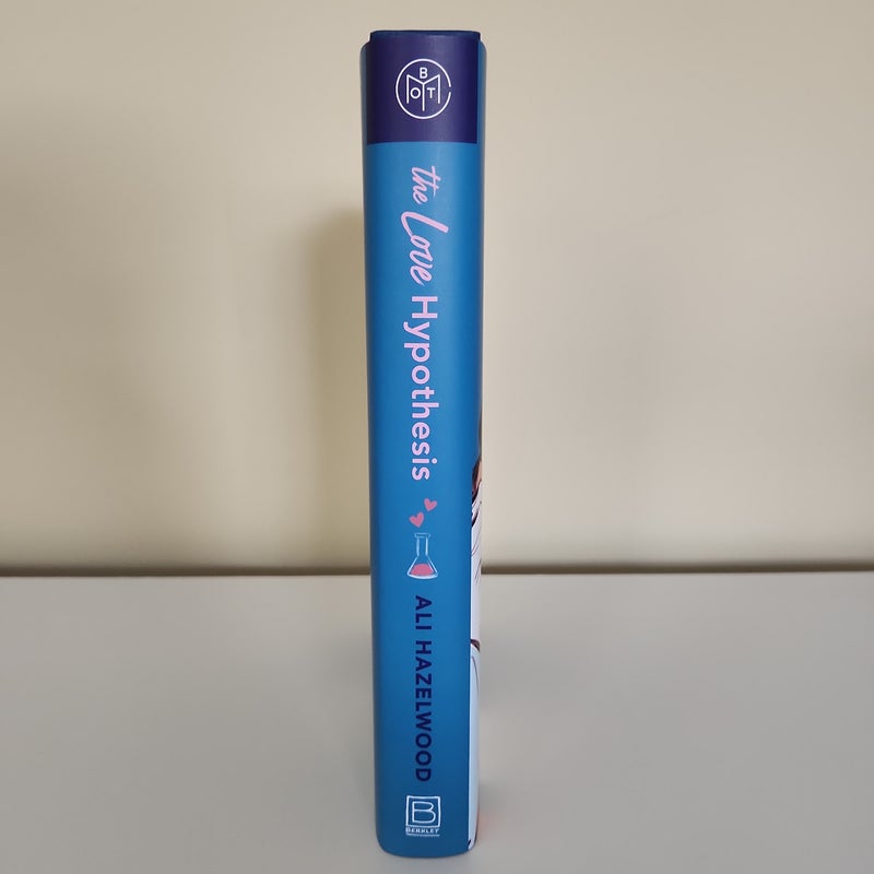 the love hypothesis book spine