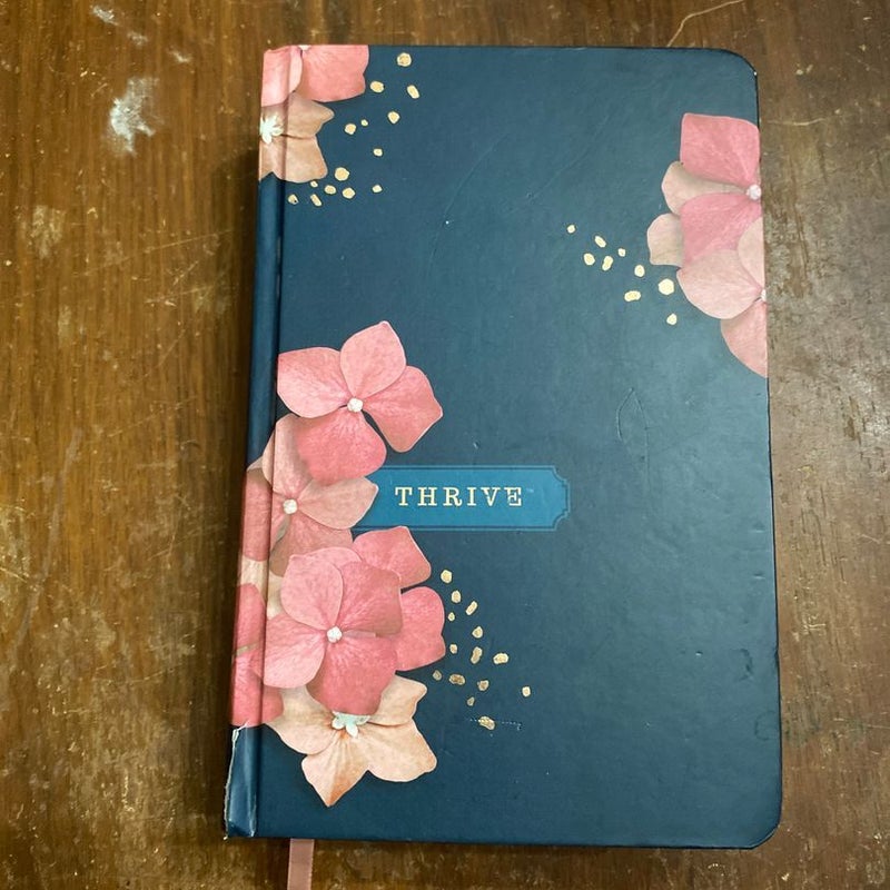 NLT THRIVE Devotional Bible for Women (Hardcover)