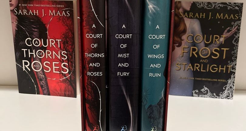  A Court of Thorns and Roses (A Court of Thorns and