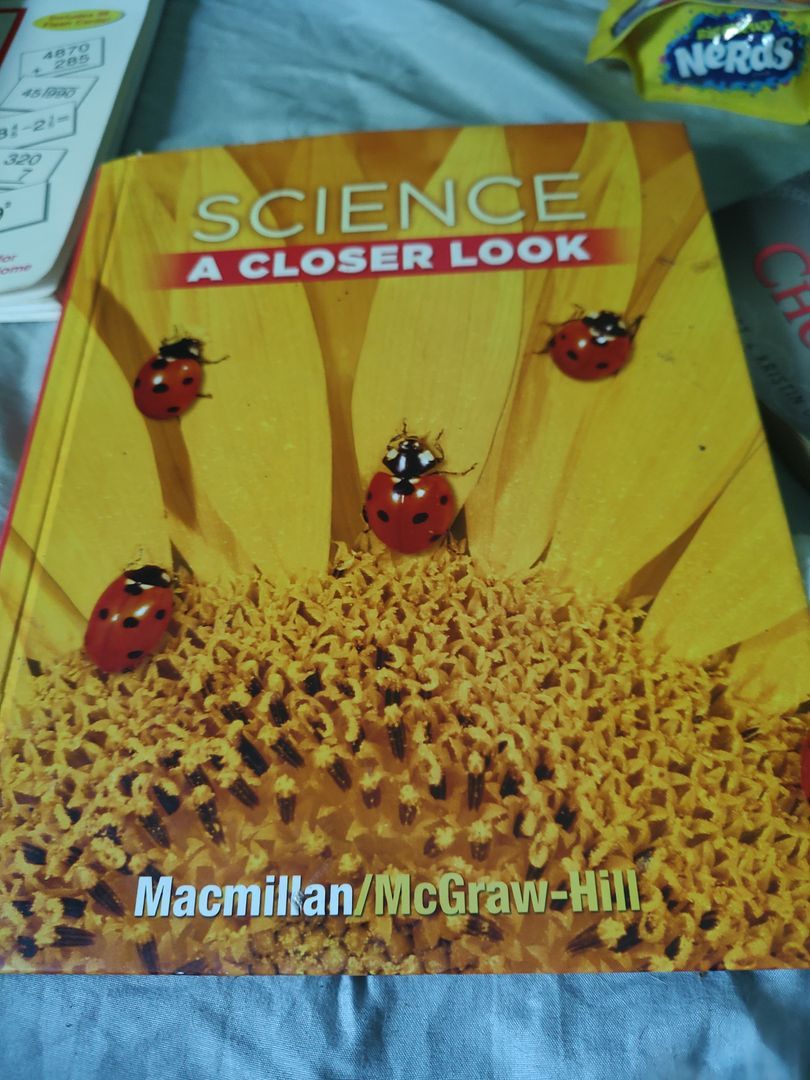 Closer　Look,　Edition　McGraw　Pangobooks　Grade　Science,　Student　1,　Hill,　Hardcover　a　by