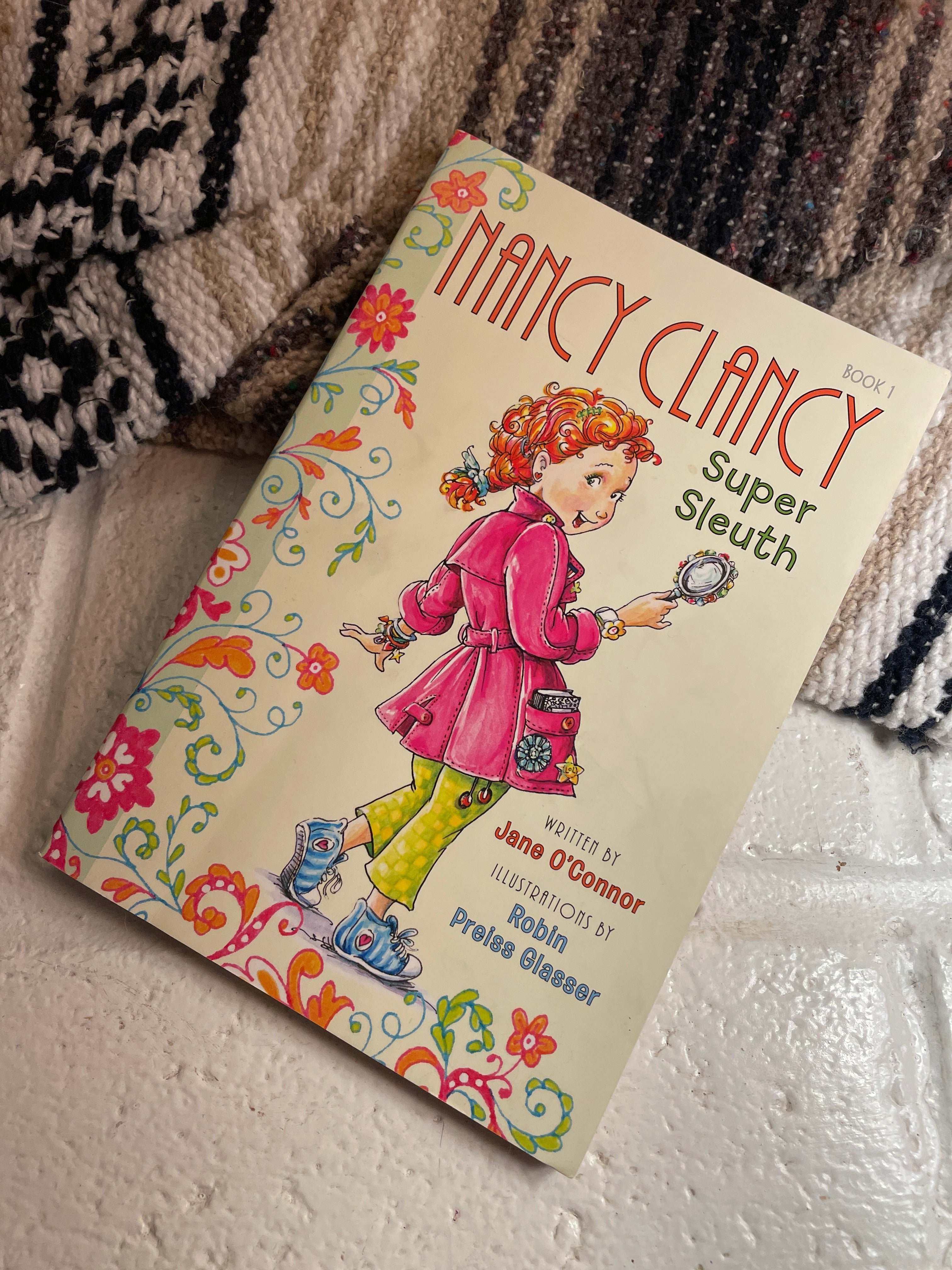 Fancy Nancy: Nancy Clancy, Super Sleuth