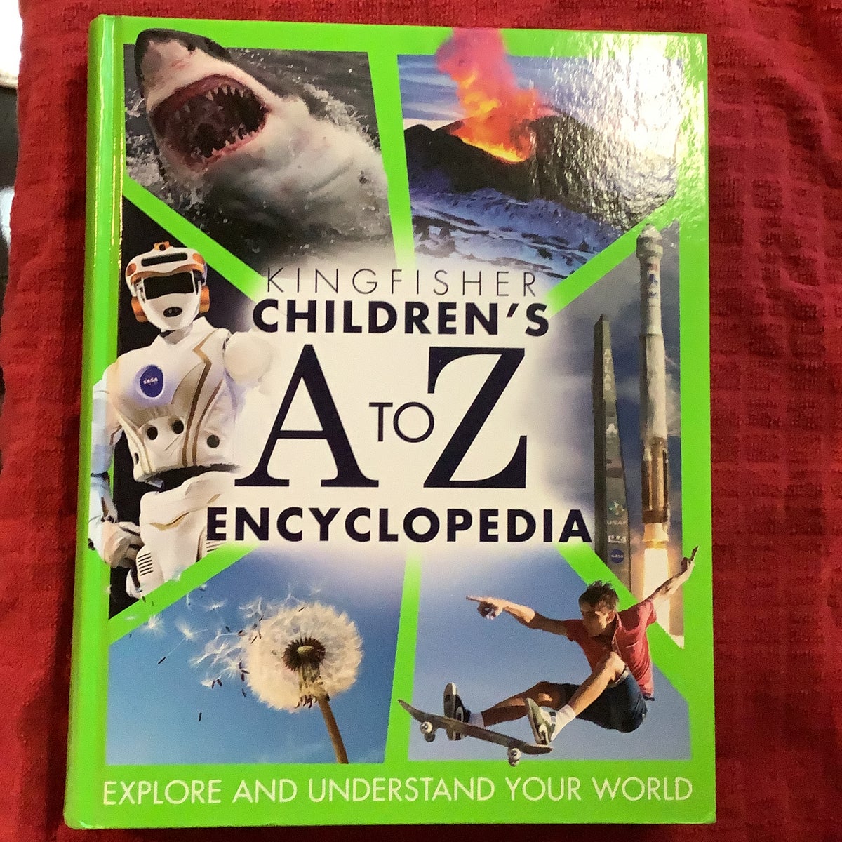Children's a to Z Encyclopedia by Ben Hoare