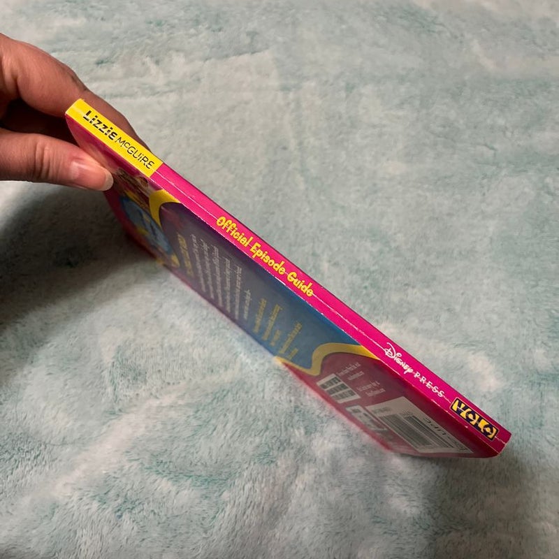 Lizzie McGuire: Official Episode Guide by Heidi Hurst, Paperback ...