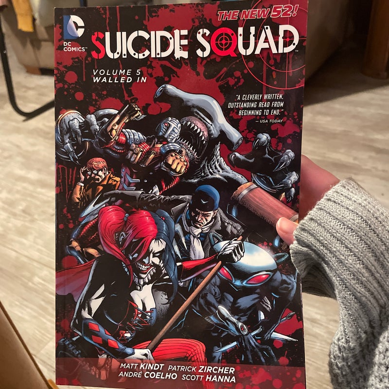 Suicide Squad Vol. 5: Walled in (the New 52)