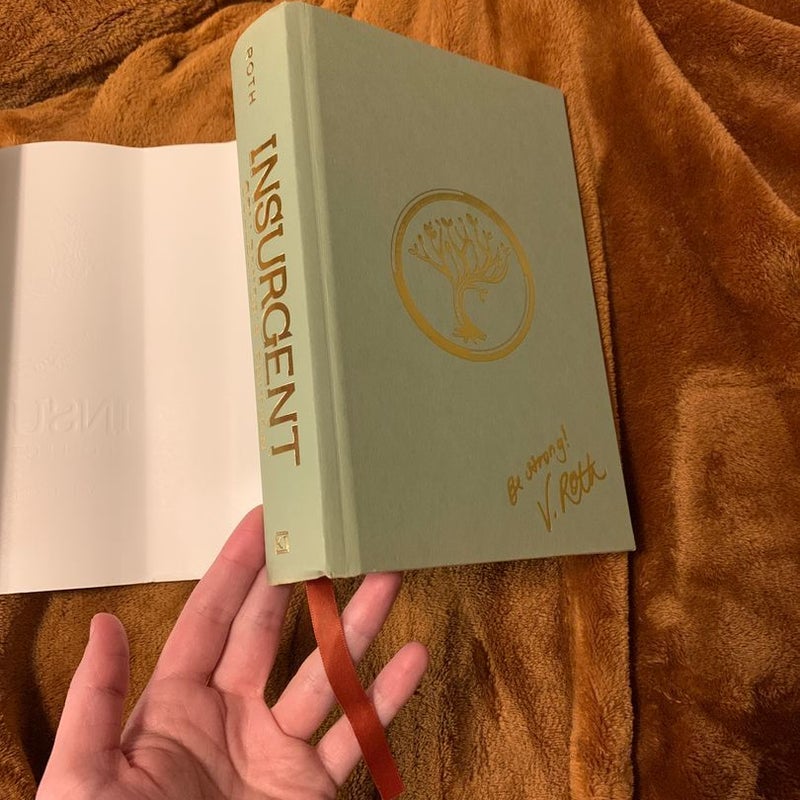 Insurgent Collector's Edition SIGNED