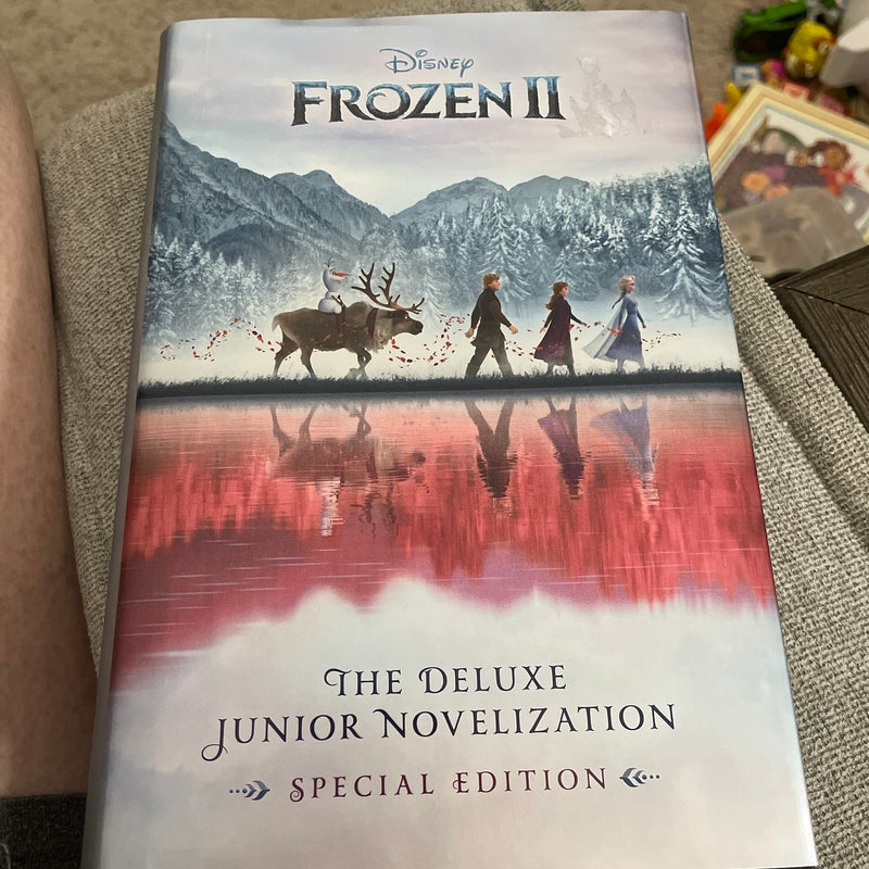 Frozen 2 the Deluxe Junior Novelization (Disney Frozen 2)