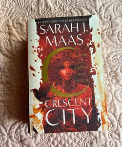 crescent city sarah j maas (house of earth and blood) paperback LIKE NEW 