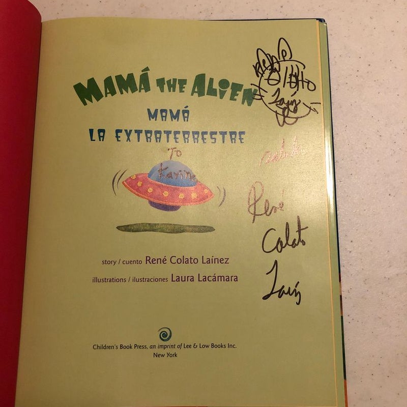 Mama the Alien/Mama la Extraterrestre (Bilingual Edition) (Spanish and English Edition)