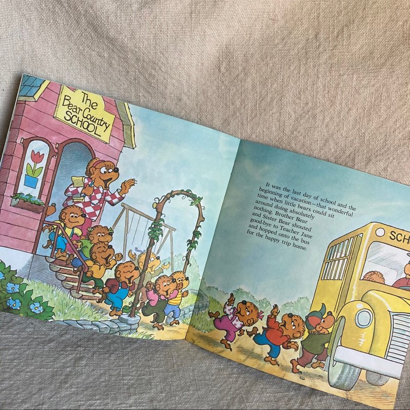 Berenstain Bears (8x8) The Berenstain Bears and the Week at Grandma's, (Hardcover