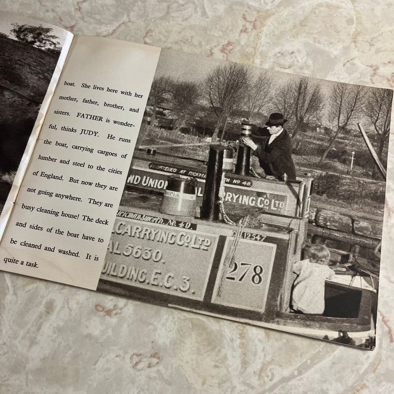 Children on England’s Canals: Encyclopedia Britannica Picture Stories 